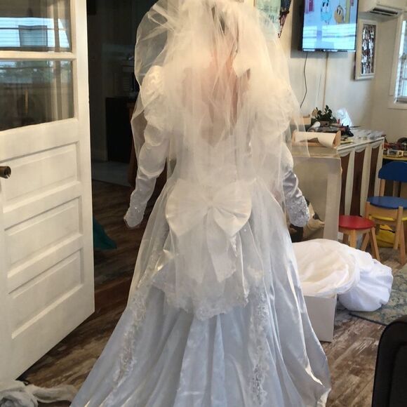 Vintage Custom Wedding dress and Veil in box with Royal Train - Picture 15 of 17